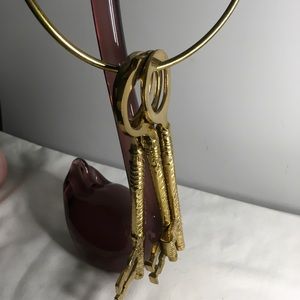 Large Keys on Round loop holder